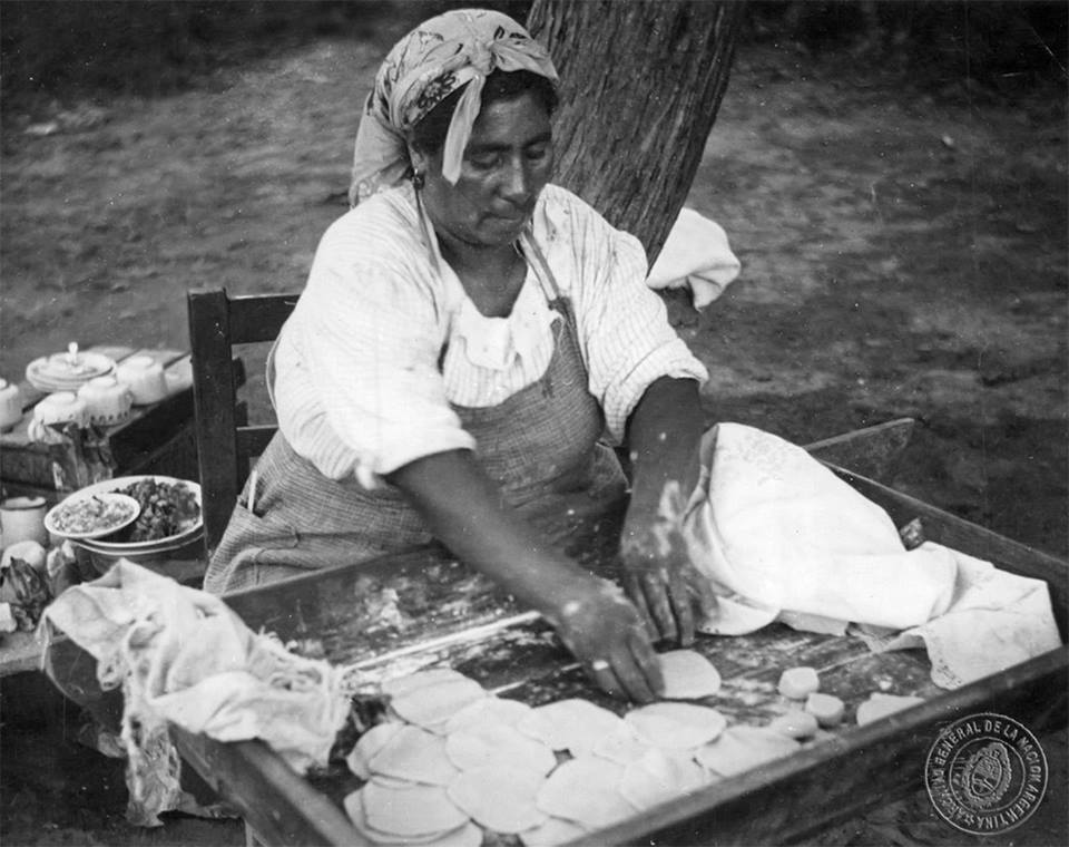 1940 年手工制作 empanadas tucumanas(档案照)